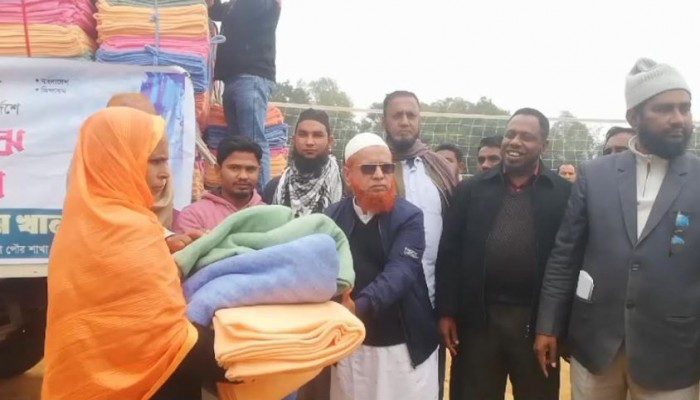 বিএনপির ভারপ্রাপ্ত চেয়ারম্যান তারেক রহমানের নির্দেশে ভালুকায় শীতবস্ত্র বিতরণ