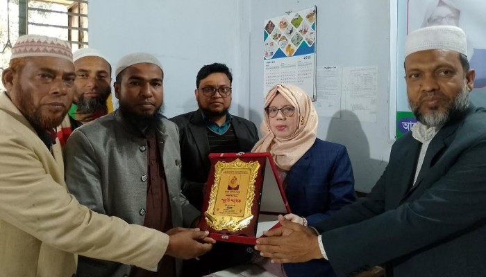 নাসিমা বেগমের বিদায় সংবর্ধনা।