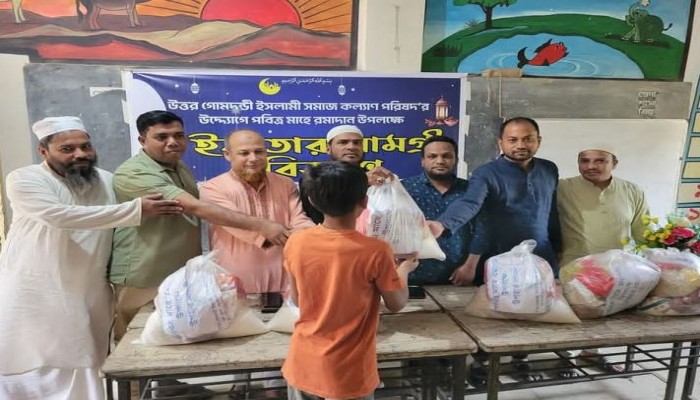 বোয়ালখালীতে ইসলামী সমাজ কল্যানের উদ্দ্যোগে ইফতার সামগ্রী বিতরণ