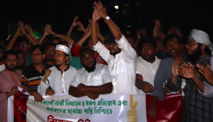 ধর্ষণের বিরুদ্ধে এক কাতারে বাকৃবির ছাত্র সংগঠনগুলো