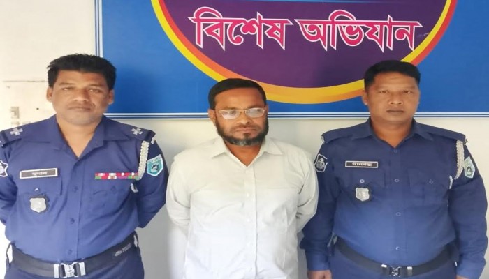 উলিপুরে ছাত্রদের তুলে নিয়ে মারধরের ঘটনায় ইউপি চেয়ারম্যান গ্রেপ্তার
