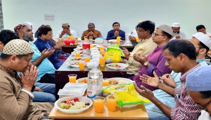 বাকৃবিতে পিএইচডি স্টুডেন্টস অ্যাসোসিয়েশনের ইফতার মাহফিল অনুষ্ঠিত