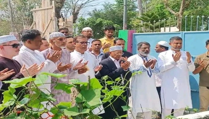 সাবেক সংসদ সদস্য, বীর মুক্তিযোদ্ধা গাজী নুরুজ্জামান বাবুলের কবর জিয়ারত করেন কেন্দ্রীয় বিএনপি'র নেতৃবৃন্দ