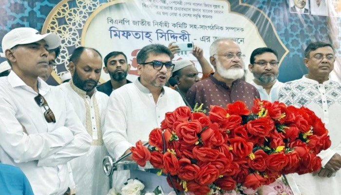 বেগম খালেদা জিয়ার সুস্থতা কামনায় মিফতাহ্ সিদ্দিকীর দোয়া ও ইফতার মাহফিলে সকল শ্রেণী-মানুষের মিলনমেলা