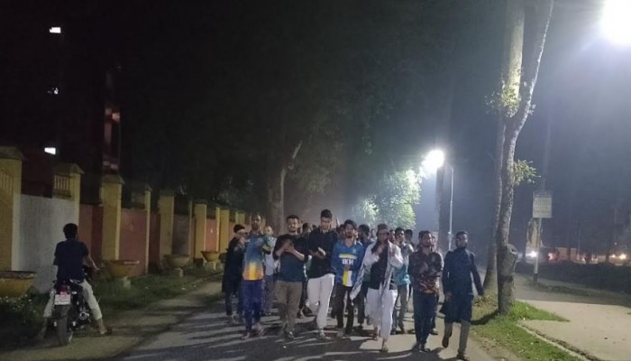 আওয়ামী লীগের নিষিদ্ধকরণ ও গণহত্যার বিচারের দাবিতে বাকৃবিতে বিক্ষোভ