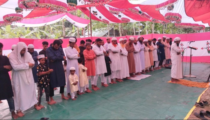 সৌদির সঙ্গে মিল রেখে রাজাপুরে অর্ধশত পরিবারে ঈদুল ফিতর উদযাপন