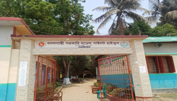বদলগাছীতে সুন্দর পরিবেশে এস এস সি, দাখিল ও ভকেশনাল পরিক্ষা অনুষ্ঠিত।
