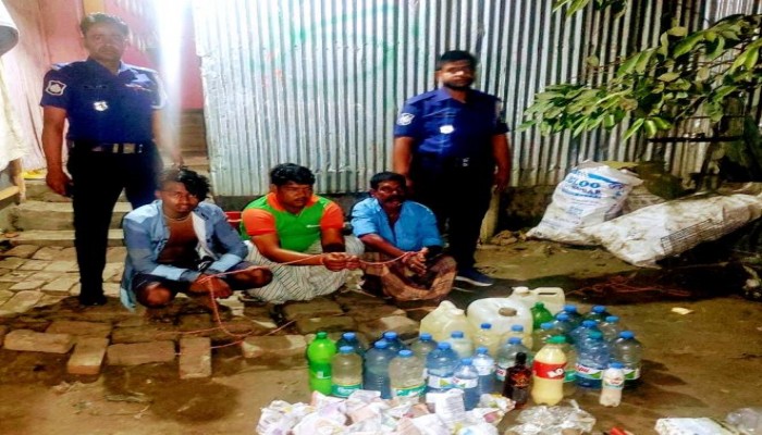 ​গৌরীপুর ৮৪ লিটার চোলাই মদসহ গ্রেপ্তার-৩
