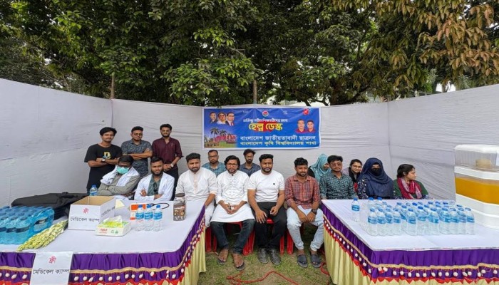 বাকৃবি কেন্দ্রে ভর্তি পরীক্ষার্থীদের সেবায় ছাত্রদল