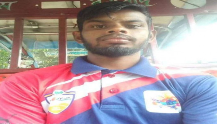 অটোরিক্সা খাদে পড়ে চালকের মৃত্যু