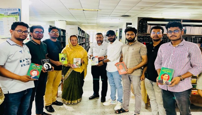 বাকৃবি কেন্দ্রীয় লাইব্রেরিতে জিয়াউর রহমানকে নিয়ে লেখা বই হস্তান্তর