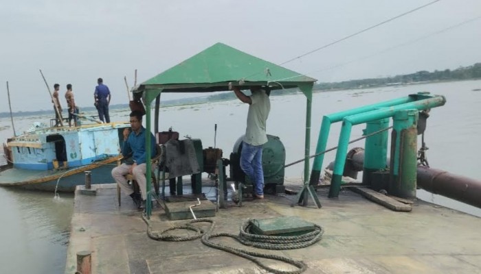 কাউখালীতে অবৈধভাবে বালু উত্তোলনের দায়ে এক লক্ষ টাকা জরিমানা করেছে ভ্রাম্যমান আদালত