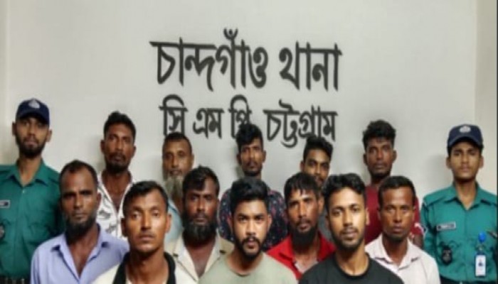 চট্টগ্রামে শ্রমিকদলের অফিস থেকে ১২ জুয়াড়িকে আটক