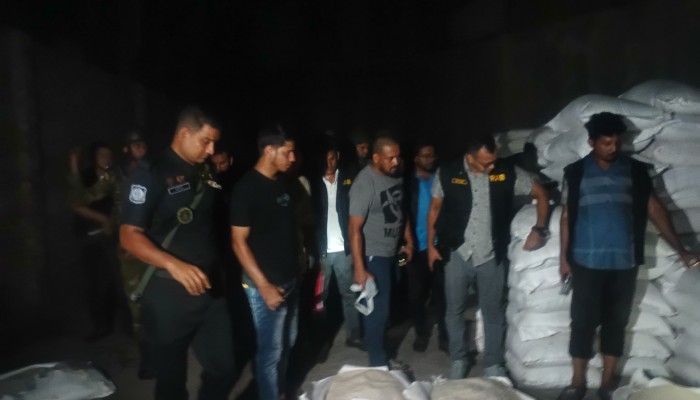 যৌথ অভিযানে সরকারি ন্যায্য মূল্যের (ওএমএস) ৩৮৮ টি বস্তা চাল ও ৪০৯ টি বস্তা আটা র‌্যাব কর্তৃক উদ্ধার।