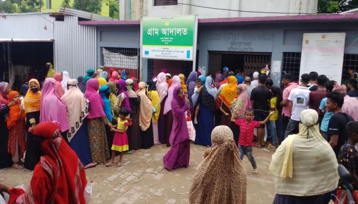 পাবনার ফরিদপুরে ডেমরা ইউনিয়নে চেয়ারম্যান জুয়েল রানার ঈদ উপহার