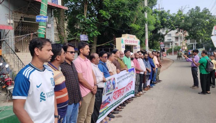 সাংবাদিক সাফির উপর সন্ত্রাসী হামলার প্রতিবাদে কর্মরত সাংবাদিকদের বিক্ষোভ সমাবেশ