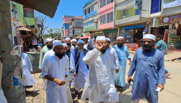 বিজয়নগরে খেলাফত মজলিসের এমপি প্রার্থী মাওলানা মুহসিনুল হাসানের ঈদ শুভেচ্ছা বিনিময়
