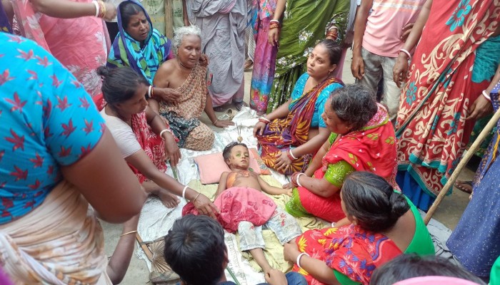 অটো দুর্ঘটনায় প্রাণ গেল ৬ বছরে শিশুর দুই লক্ষ টাকায় মিমাংসা