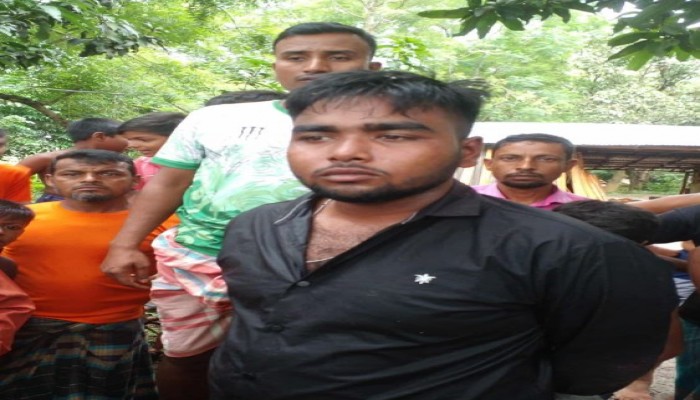 জুম্মার নামাজের সময় মটরসাইকেল চুরি জনতার হাতে মেম্বার পুত্র আটক