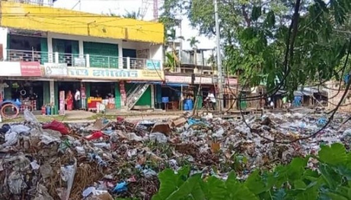 বাঙ্গালহালিয়া বাজার পরিচালনা কমিটির অবহেলায় স্কুলের শতশত ছাত্র ছাত্রী, এলাকাবাসী চরম স্বাস্থ্য যুকিতে