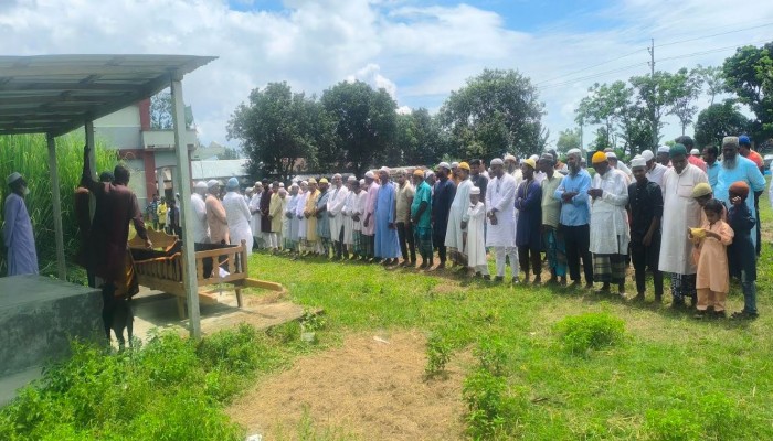 রাণীশংকৈল প্রেসক্লাব সাবেক সভাপতি মোবারক আলী'র মায়ের দাফণ জানাযা সম্পন্ন