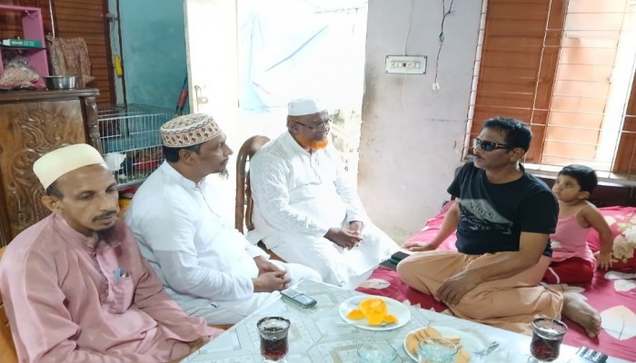 অসুস্থ সাংবাদিক শাহজাহান খানকে দেখতে গেলেন অধ্যক্ষ বাবরসহ জামায়াত নেতৃবৃন্দ