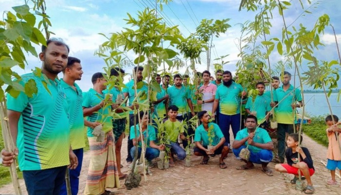 তানোরে একতা যুব সংঘের নিজস্ব অর্থায়নে বৃক্ষরোপণ কর্মসূচির শুভ উদ্বোধন