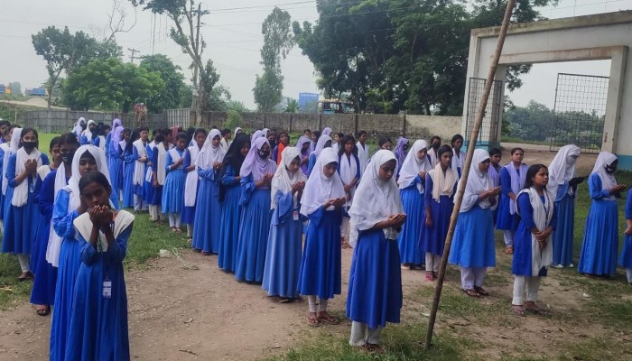 মাইলস্টোন স্কুলে নিহত শিক্ষার্থীদের স্মরণে সলঙ্গায় স্কুলে স্কুলে দোয়া মাহফিল অনুষ্ঠিত 