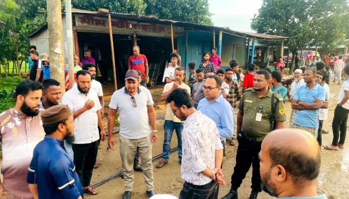 বুড়িচংয়ে গোমতী নদীর বেরিবাঁধে অবৈধ স্থাপনায় বিদ্যুৎ সংযোগ বিচ্ছিন্ন, উচ্ছেদ অভিযানের সূচনা।