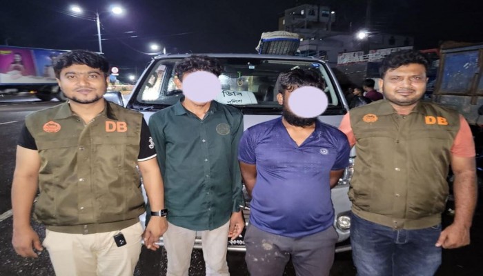 যশোরে ডিবি পুলিশের অভিযানে সাজাপ্রাপ্ত দুই মাদক কারবারি গ্রেফতার। ​