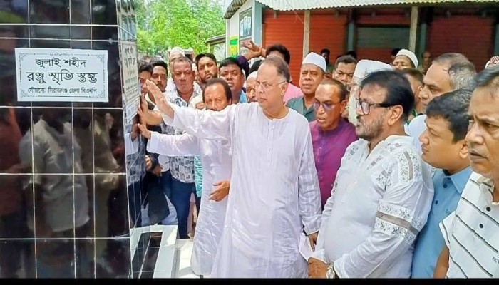 সিরাজগঞ্জ জেলা বিএনপির উদ্যোগে জুলাই শহীদ রঞ্জু স্মরণে স্মৃতিস্তম্ভ উদ্বোধন
