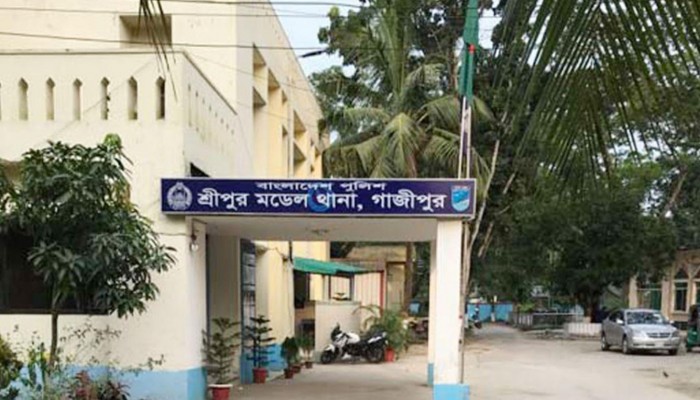 গাজীপুর শ্রীপুরে স্বামীকে গলা কেটে হত্যা চেষ্টা, থানায় ফোন করে নিজেই আত্মসমর্পণ স্ত্রীর।