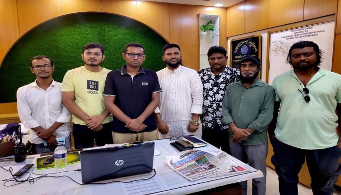 সিরাজদিখান ওসি ও সার্কেল এসপির সাথে মুন্সীগঞ্জ জেলা সিসিএস নেতীবৃন্দের সৌজন্য সাক্ষাৎ।