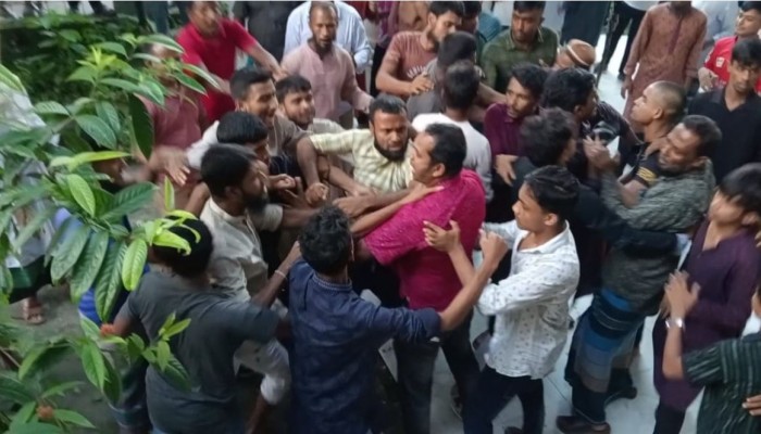 ভোলায় বিজেপি'র কমিটি গঠন কে কেন্দ্র করে দুই গ্রুপের মধ্যে সংঘর্ষ, আহত-১০।​