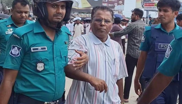 বরিশালে স্বাস্থ্যখাত সংস্কার আন্দোলনে বক্তব্যে 'জয় বাংলা জয় বঙ্গবন্ধু' বলায় একজন আটক