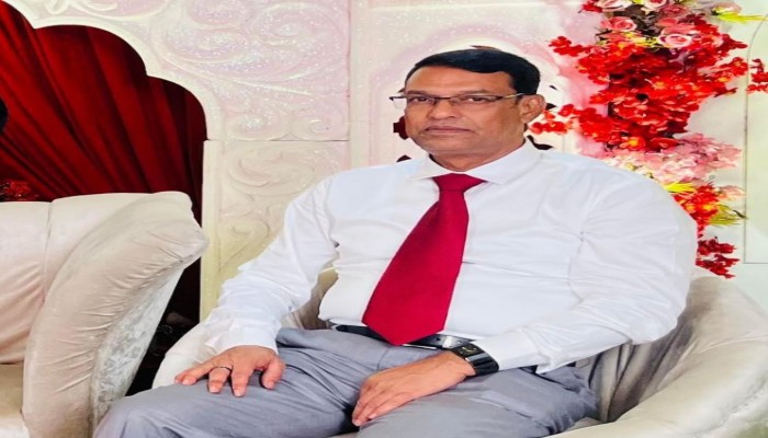সুবিধাবাদী বিএনপিদের উদ্দেশ্য আজাদ হোসেন বলেন ১৭ বছর ইটের ওপর ঘুমিয়েছি, এখন অতিথি পাখির মতো আসে নির্বাচন করতে।