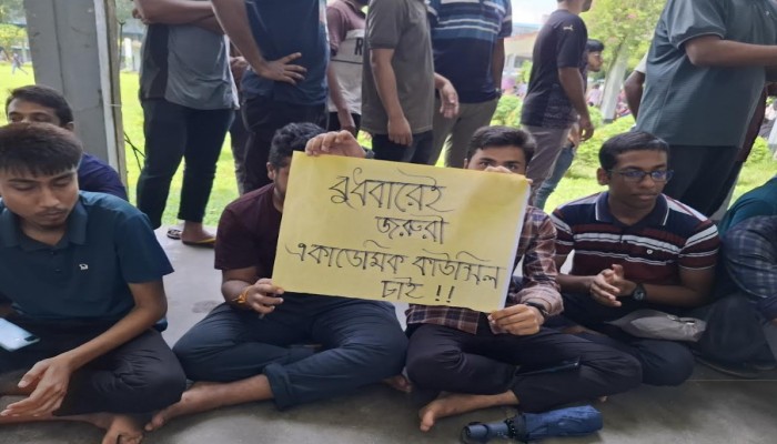 আগামীকাল অ্যাকাডেমিক কাউন্সিল না হলে বাকৃবি অচল করে দেওয়ার ঘোষণা