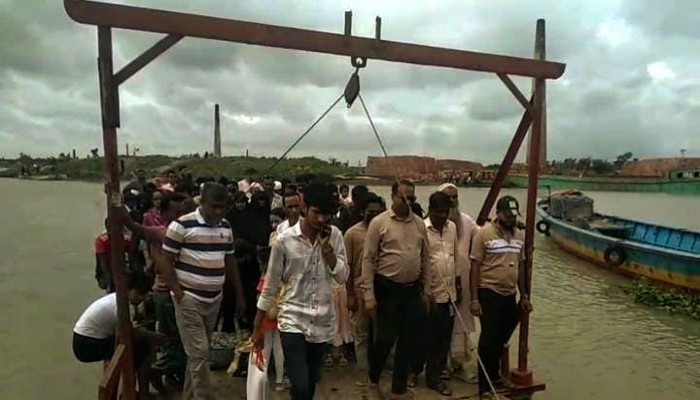 পদ্মা সেতুকেও হার মানালো ধলেশ্বরীর ছোট্ট ব্রিজ কচ্ছপ গতিতে চলছে কাজ