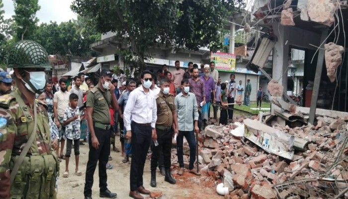 চান্দিনার কংগাই বাজারে উচ্ছেদ অভিযান: ২৭টি অবৈধ দোকানসহ বিএনপির কার্যালয় গুঁড়িয়ে দিল ভ্রাম্যমাণ আদালত