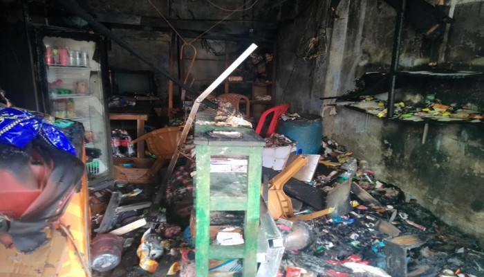 মির্জাগঞ্জে ভ্যারাইটিজ স্টোরে অগ্নিকাণ্ড