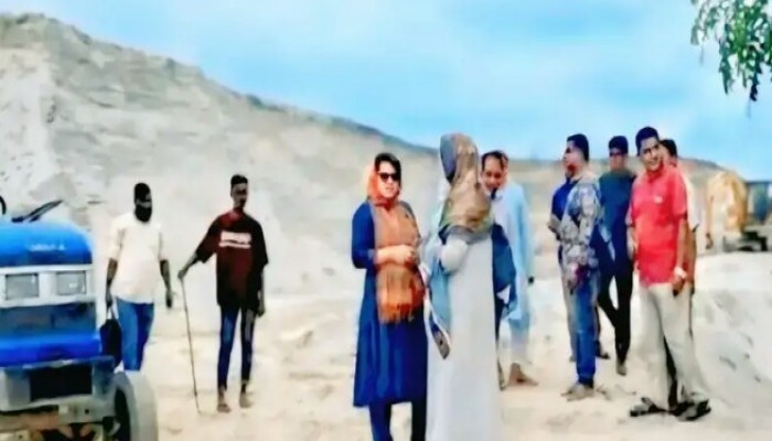 কটিয়াদীতে ভ্রাম্যমান আদালতে অবৈধ বালু ব্যবসায়ীকে দের লক্ষ টাকা জরিমান।