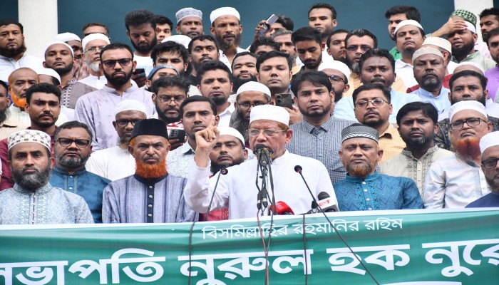 ফ্যাসিবাদকে পুনবার্সনের ষড়যন্ত্রের অংশ হিসেবে নুরুল হক নুরের উপর হামলা চালানো হয়েছে - সাবেক এমপি আযাদ