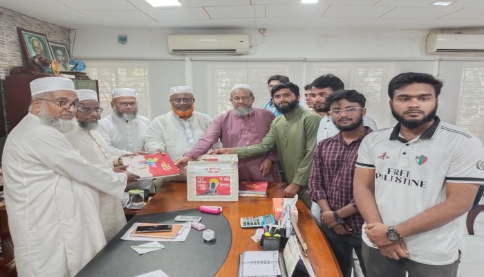 বরিশালে জুলাই বিপ্লবের শহীদ স্মারক গ্রন্থের প্রথম দশ খণ্ড বিতরণ।
