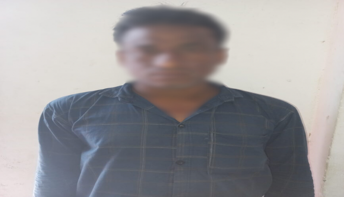 তাড়াশে বীর মুক্তিযোদ্ধার বাসায় দস্যুতা মামলার আসামি মোঃ আমান তালুকদার র‌্যাব কর্তৃক গ্রেফতার।