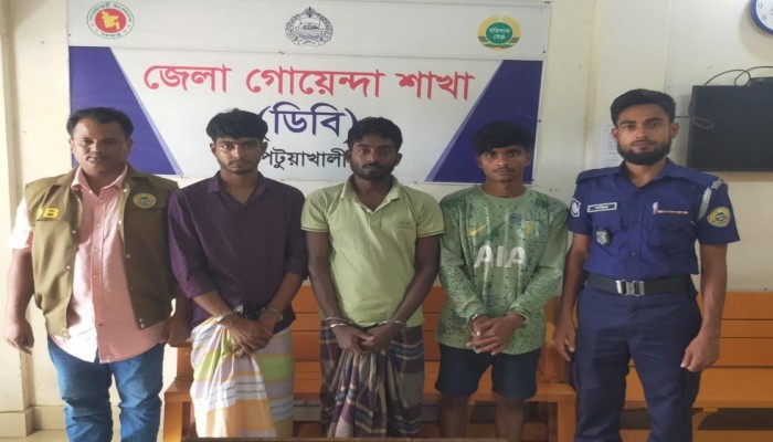 কলাপাড়ায় চাঞ্চল্যকর ডাকাতি ও গণধর্ষণ মামলার তিন আসামি গ্রেফতার