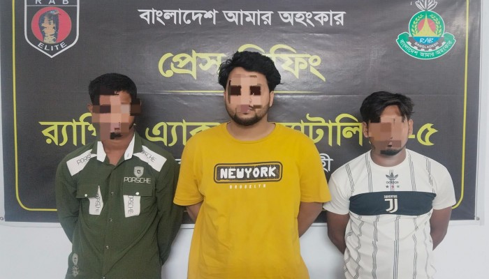 রাজশাহীতে যুবতীকে প্রেমের ফাঁদে ফেলে  গণধর্ষণ, গ্রেফতার ৩ ধর্ষক