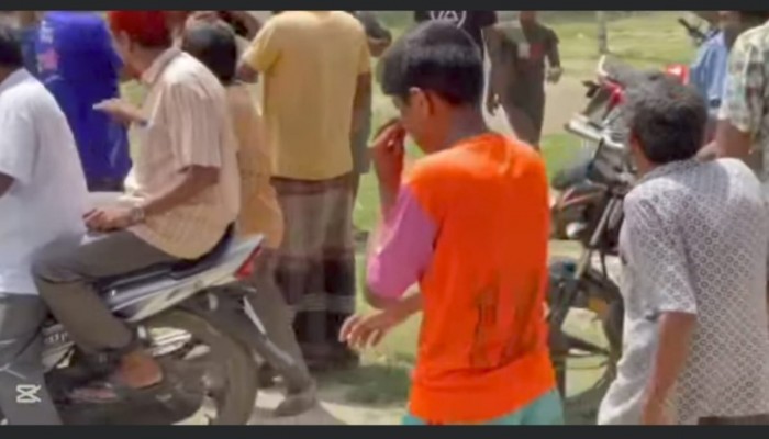 কুমারখালীতে কৃষকদের সার না দেওয়ায় দোকানদারকে ১০ হাজার জরিমানা, গুদামজাতকৃত সার কৃষকদের মাঝে বিক্রি