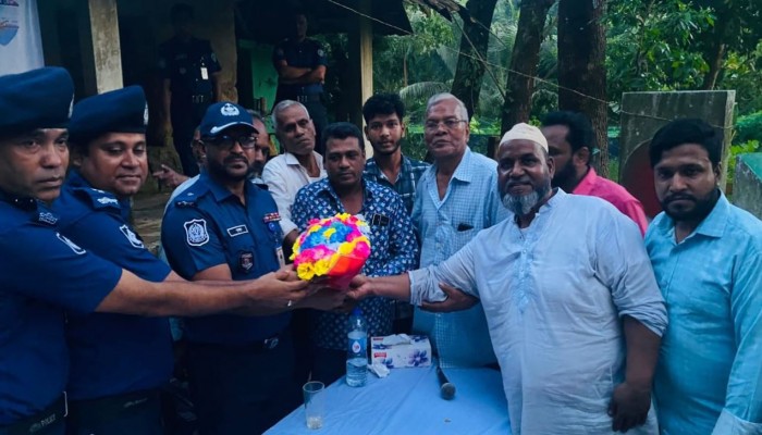 সারোয়াতলী বিট পুলিশিং এর সভা