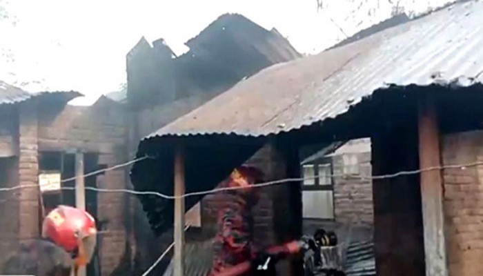 রাজশাহীতে গ্যাস সিলিন্ডার বিস্ফোরণে১৫ লাখ টাকার ক্ষতি, ৪টি পরিবার নিঃ