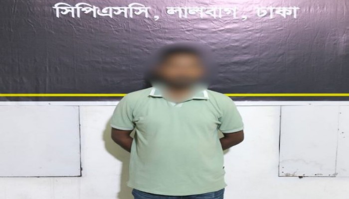 হত্যা মামলার আসামি কয়েজ কে গ্রেফতার করেছে র‌্যাব।